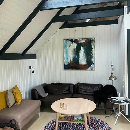 With Annexe Near Dom wakacyjny